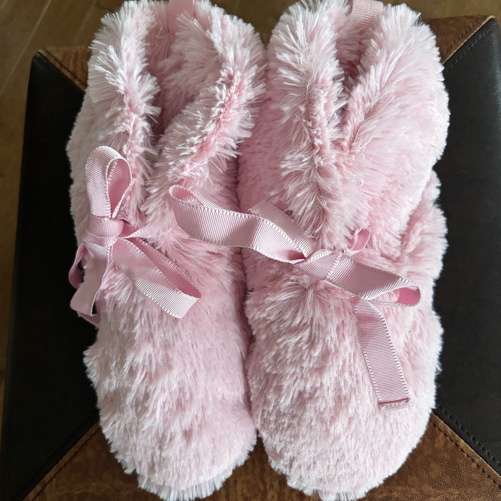 NWOT DENVER HAYES Pink Bootie Style Slippers Large